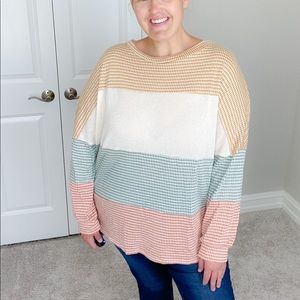 TWO TONE JACQUARD BUBBLE SLEEVE TOP